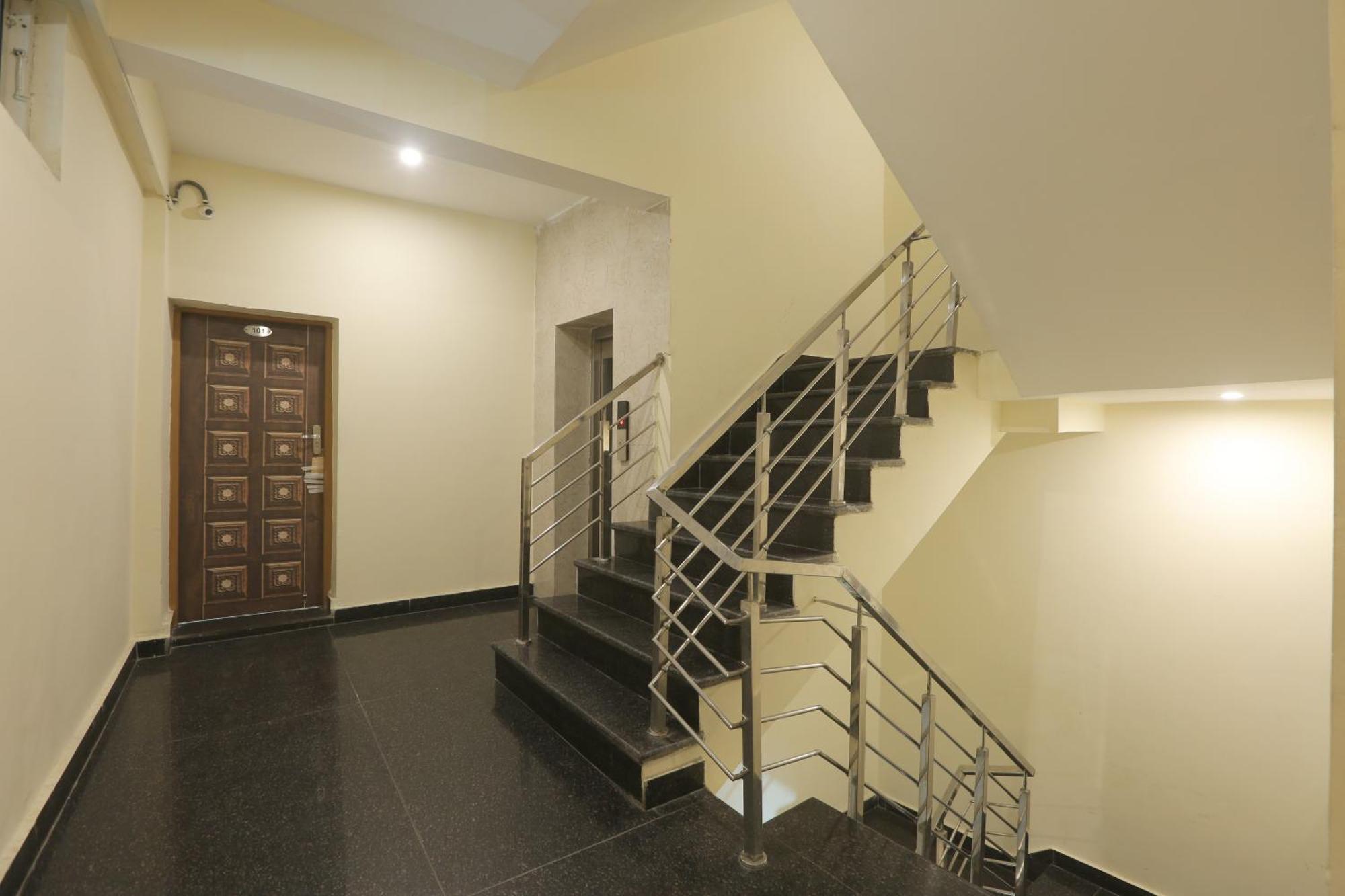 Hotel Lemon Suites & Banquet Noida Sector 62 Exterior foto